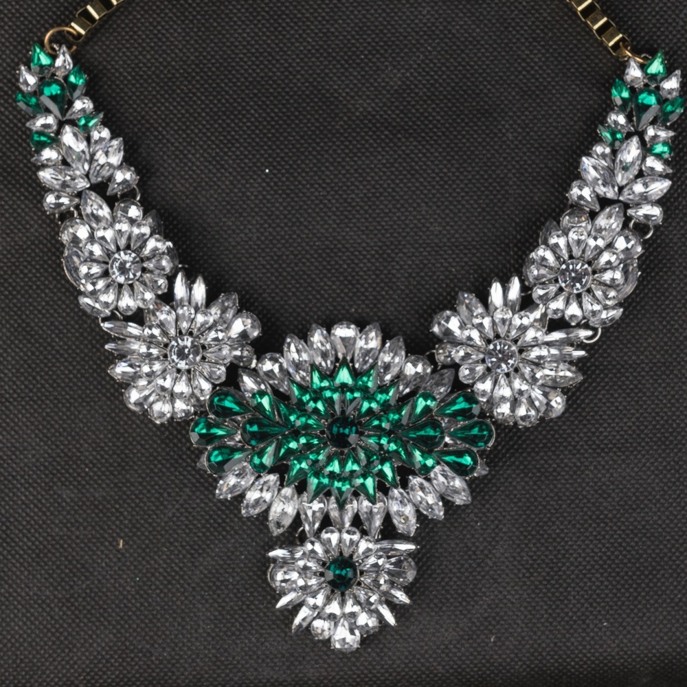 BiG Statement Costume Rhinestone Green Necklace NEW